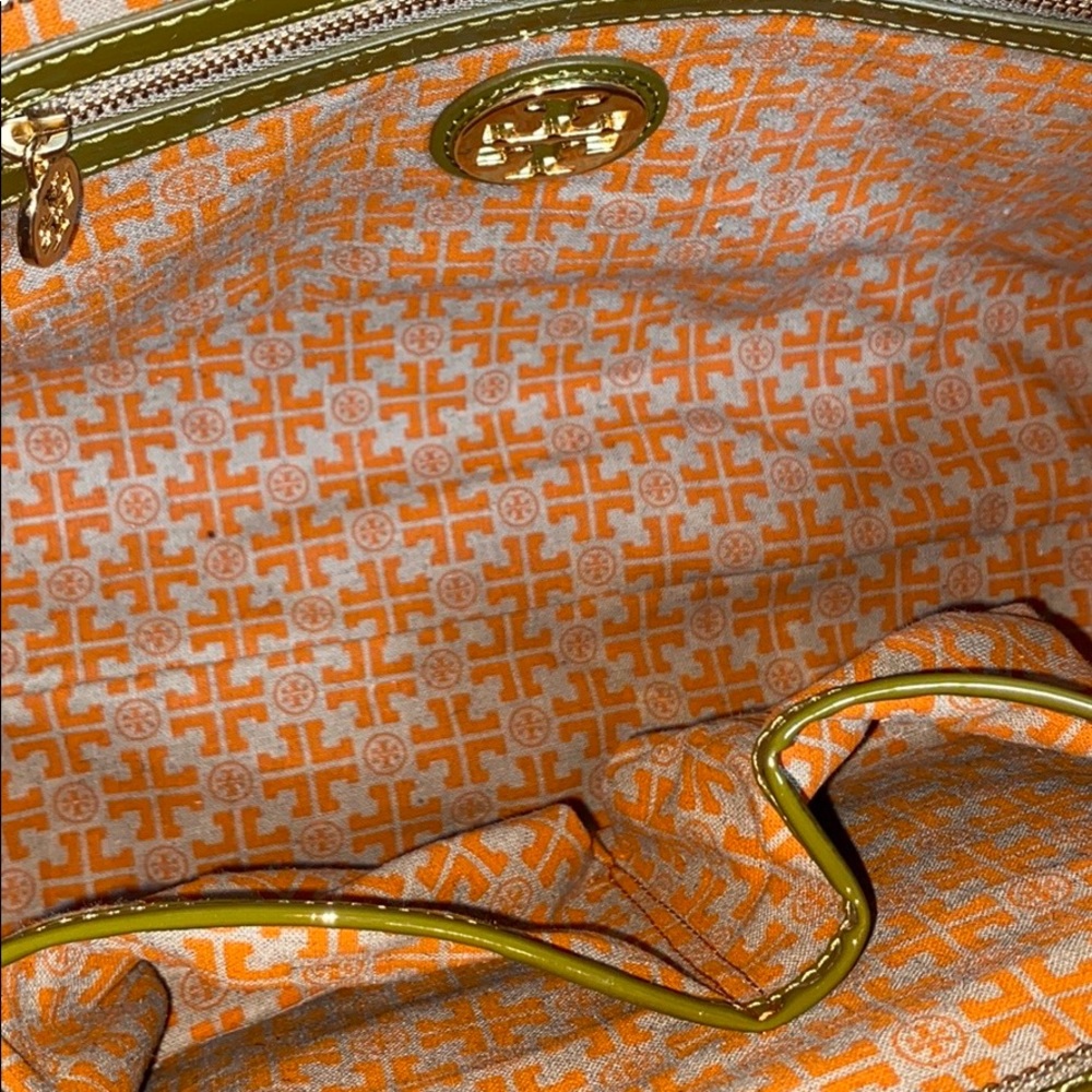 Sold 🤗Tory burch patent leather tote - Picture 7 of 16